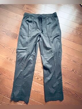TAHARI Med Black Drawstring Cargo Pants